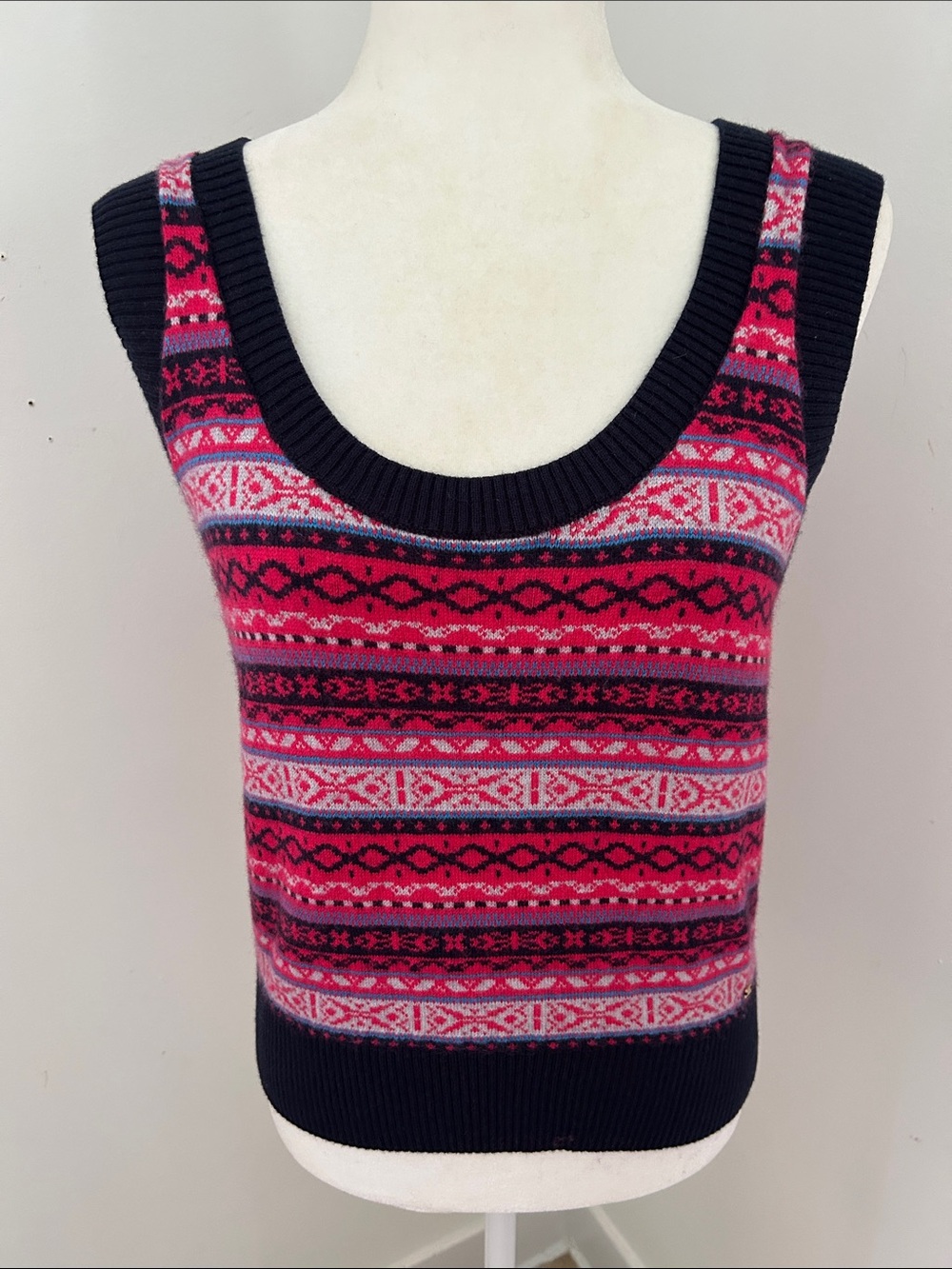 Tommy Hilfiger Dark Pink and Navy Patterned Cotton/Wool Vest sz M